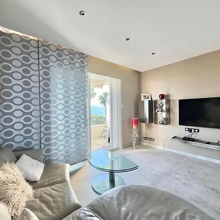 Апартаменты 1-bedroom With Balcony And Sea View On La Croisette *