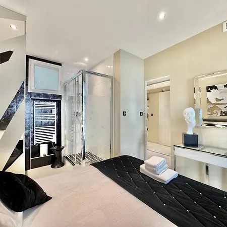 1-bedroom With Balcony And Sea View On La Croisette *
